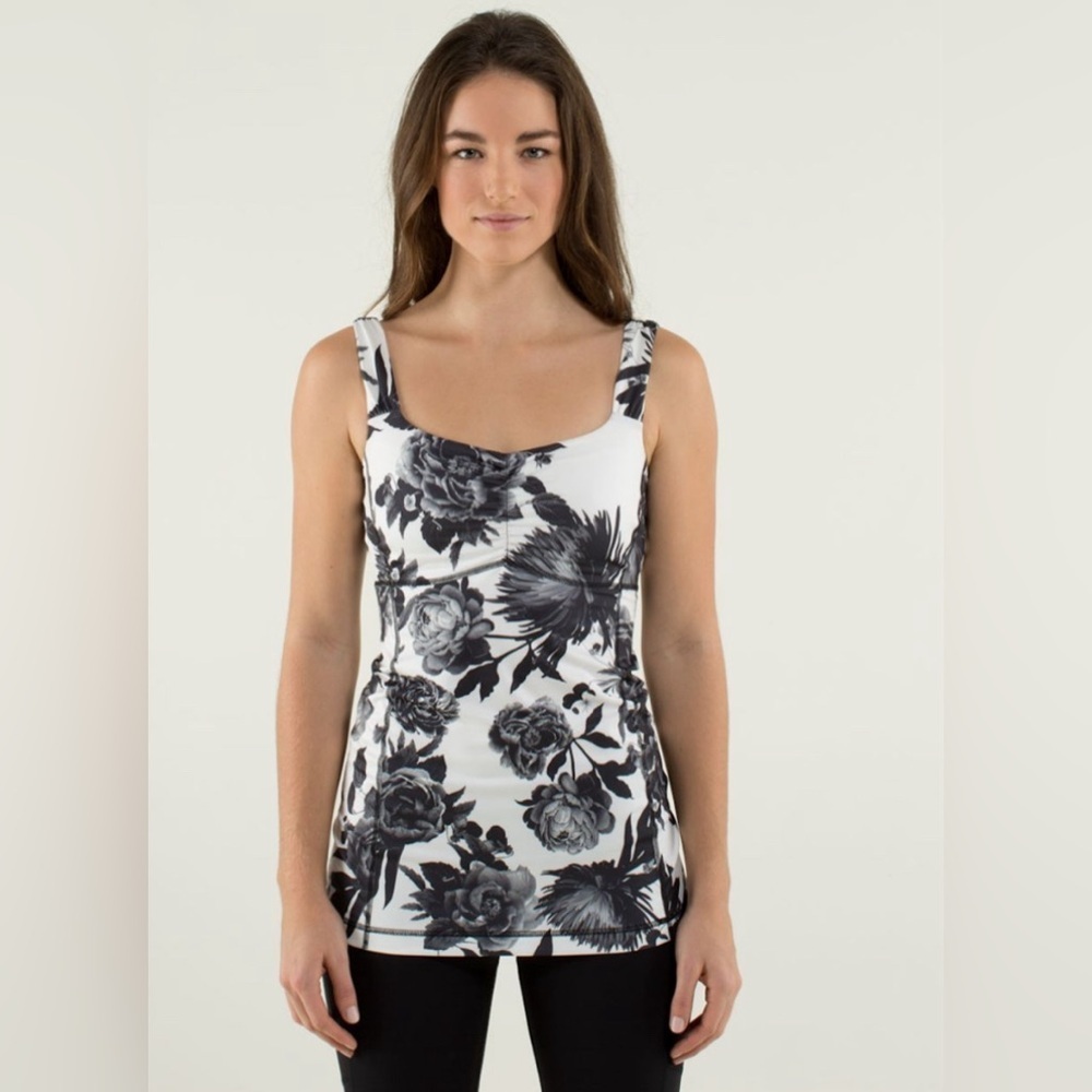 Lululemon Aria Tank‎ II, Size 2